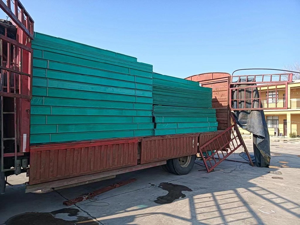 玻璃鋼橋架與鍍鋅橋架價(jià)格及選擇考量